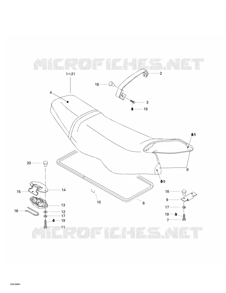 Sedile e coperchio del motore